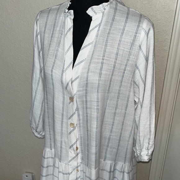 - Zara blue and white button front top/dress. 3/4 sleeves. Tiered loose fi… - Picture 3 of 11